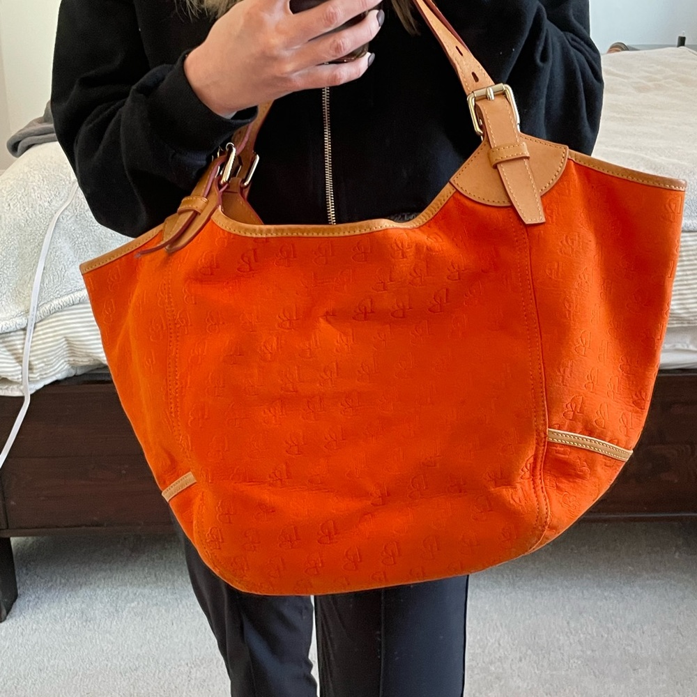 Dooney & Bourke large purse🧡